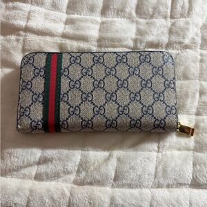 Gucci Beige and Navy Wallet with Gold Accent